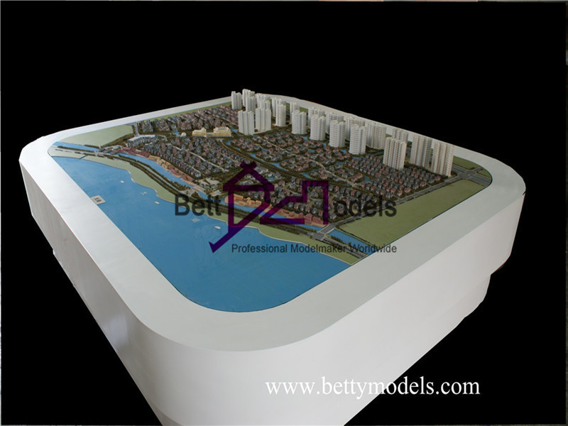 modelos de exposición arquitectónica junto al lago